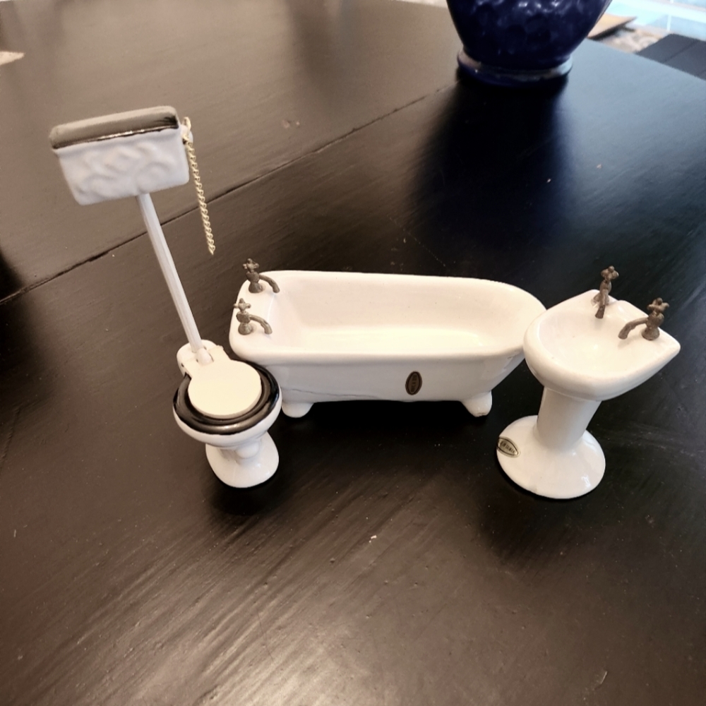 Vintage Dollhouse Porcelian Bathroom Set